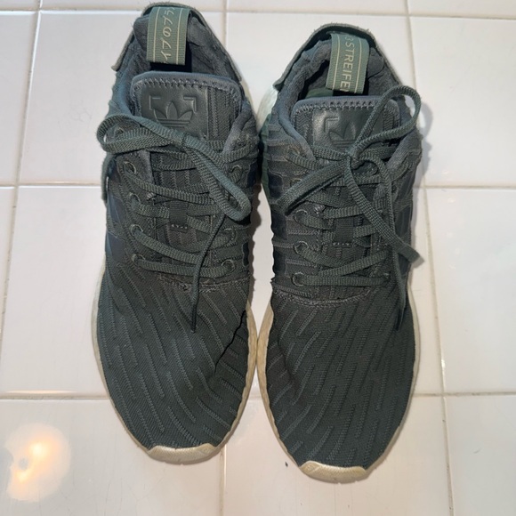 Adidas NMD R2 Boost Utility Green Women’s Size 9.5 Sneakers BA7261 - Picture 2 of 8